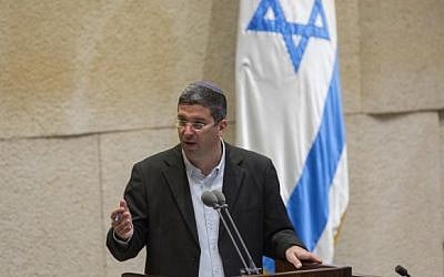 Deputy Education Minister Avi Wortzman in the Knesset, November 5, 2014. (photo credit: Yonatan Sindel/Flash90) 