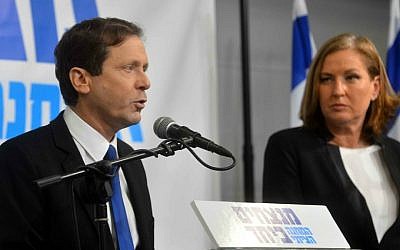 Isaac Herzog (left) and Tzipi Livni (right) hold a joint press conference in Tel Aviv on December 10, 2014, announcing a unity deal. (photo credit: Flash90)