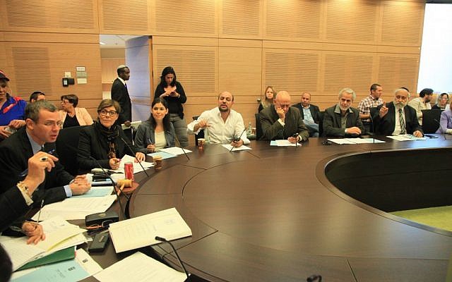 Members of the Knesset House Committee approve the final draft of a bill to dissolve the Knesset, Monday, December 8, 2014 (Knesset spokesperson's office)