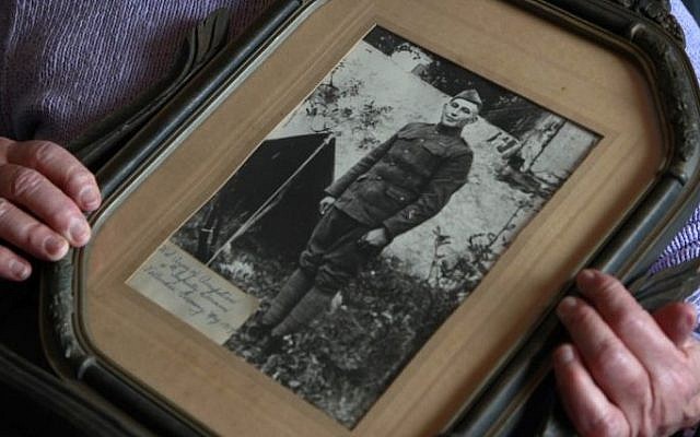 Elsie Shemin-Roth holds a World War I photo of her father, William Shemin, at her home in Labadie, Missouri, January 5, 2012. (photo credit: AP/Jeff Roberson, File) Elsie Shemin-Roth holds a World War I photo of her father, William Shemin, at her home in Labadie, Missouri, January 5, 2012. (photo credit: AP/Jeff Roberson, File)