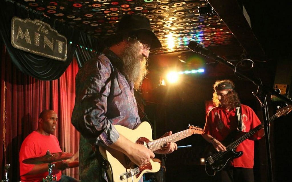 Lazer Lloyd performs at The Mint, Los Angeles, November 24, 2014. (photo credit: Yocheved Seidman/JTA) Lazer Lloyd performs at The Mint, Los Angeles, November 24, 2014. (photo credit: Yocheved Seidman/JTA)