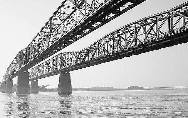 The Memphis and Arkansas bridge (Photo credit: US government, public domain) The Memphis and Arkansas bridge (Photo credit: US government, public domain)