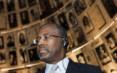 Ben Carson visits the Yad Vashem Holocaust memorial in Jerusalem, December 18, 2014. (AP/Dan Balilty)