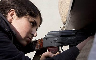 A female Kurdish fighter takes aim in Kobani, Syria, Wednesday, November 19, 2014 (photo credit: AP/Jake Simkin)