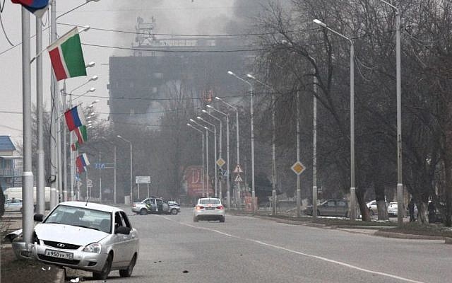 Smoke rises from a publishing house in the center of Grozny, Russia, early Thursday, Dec. 4, 2014. (photo credit: AP/Musa Sadulayev) Smoke rises from a publishing house in the center of Grozny, Russia, early Thursday, Dec. 4, 2014. (photo credit: AP/Musa Sadulayev)