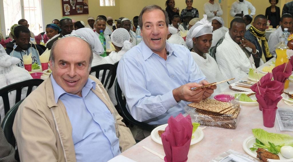 Jewish Agency head Natan Sharansky and Fellowship founder Rabbi Yechiel Eckstein at March 25, 2010 Passover seder with 200 new immigrants from Ethiopia at the Jewish Agency Absorption Center in Mevasseret Zion. (courtesy)