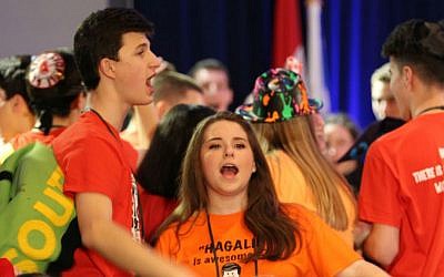 Opening session of the 2014 United Synagogue Youth international convention in Atlanta, Sunday December 21, 2014. (Ethan Weg)
