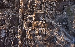 An aerial photograph of the farm house near Rosh Ha'ayin, 2014. (photo credit: Skyview Company, courtesy of the Israel Antiquities Authority)