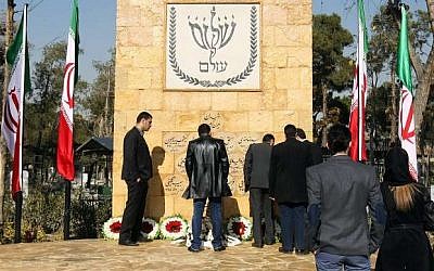 Iranian officials attend a ceremony to unveil a monument in Tehran December 15, 2014, honoring fallen Jewish soldiers. (Photo credit: IRNA)