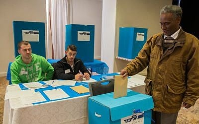 A Likud Central Committee member casts his vote in Jerusalem on December 10, 2014 (photo credit: Yonatan Sindel/Flash90)