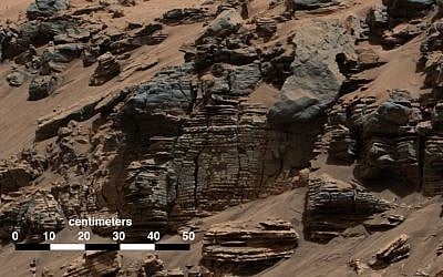 Photo taken by the Curiosity rover on August 7, 2014 shows sedimentary signs of a possible Martian Lakebed. (Photo credit: NASA/JPL-Caltech/MSSS)