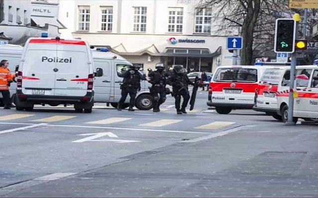 A screen capture of Swiss police securing the perimeter around Bank Mizrahi-Tefahot in Zurich after a failed robbery attempt on December 24, 2014. (screen capture: YouTube) A screen capture of Swiss police securing the perimeter around Bank Mizrahi-Tefahot in Zurich after a failed robbery attempt on December 24, 2014. (screen capture: YouTube)