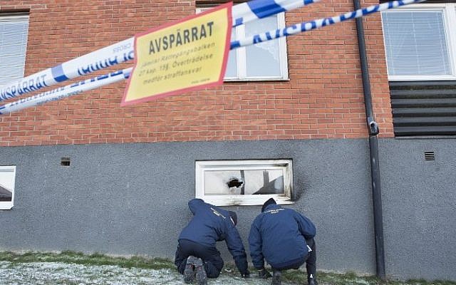 Police officers investigate a suspected arson attack after a fire in a mosque in the southern Swedish town of Eslov on December 29, 2014. (Photo credit: AFP / TT NEWSAGENCY ) Police officers investigate a suspected arson attack after a fire in a mosque in the southern Swedish town of Eslov on December 29, 2014. (Photo credit: AFP / TT NEWSAGENCY )