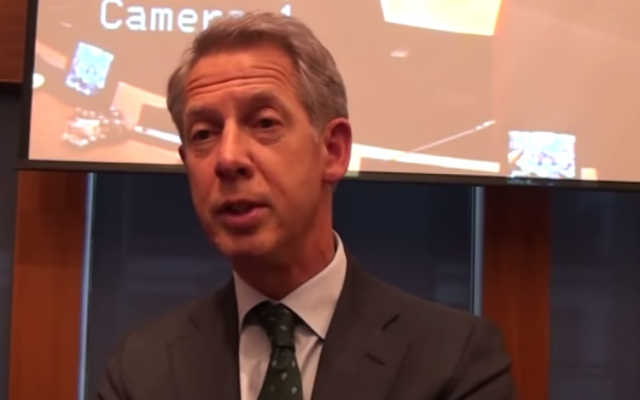 A screenshot of Dutch politician Onno Hoes speaking at a press conference. (screen capture: YouTube) A screenshot of Dutch politician Onno Hoes speaking at a press conference. (screen capture: YouTube)