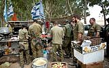 An illustrative photo of soldiers eating outside Gaza, July 20, 2014. (photo credit: Moshe Shai/Flash 90)