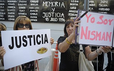 Women hold placards that read 'Justice' and 'I Am Nisman' during a rally in front of the headquarters of the AMIA memorial in Buenos Aires on January 21, 2015, to protest against the death of Argentine public prosecutor Alberto Nisman. (photo credit: AFP/Alejandro PAGNI)
