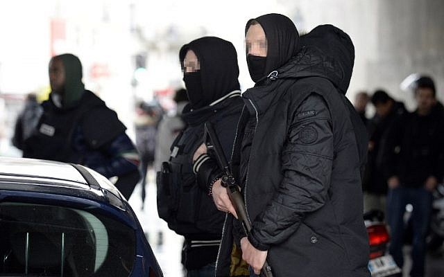 Police officers man a position at the Porte de la Villette road hub in Paris on January 8, 2015. (photo credit: AFP/Eric Feferberg) Police officers man a position at the Porte de la Villette road hub in Paris on January 8, 2015. (photo credit: AFP/Eric Feferberg)