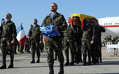 Honor guard carrying the flag-draped casket of departed Spanish peacekeeper, Lance Corporal Toledo, departs the memorial service held at the Beirut International Airport, on January 29, 2015. (photo credit: Courtesy UNIFIL) Honor guard carrying the flag-draped casket of departed Spanish peacekeeper, Lance Corporal Toledo, departs the memorial service held at the Beirut International Airport, on January 29, 2015. (photo credit: Courtesy UNIFIL)