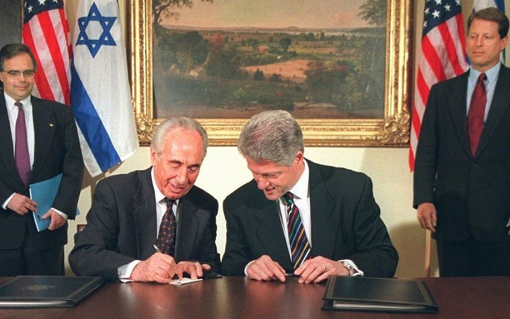 President Bill Clinton looks on Israeli prime minister Shimon Peres writes the president's name in Hebrew after they sign a joint declaration on terrorism, Tuesday April 30, 1996 at the White House. (photo credit: AP Photo/Ruth Fremson) President Bill Clinton looks on Israeli prime minister Shimon Peres writes the president's name in Hebrew after they sign a joint declaration on terrorism, Tuesday April 30, 1996 at the White House. (photo credit: AP Photo/Ruth Fremson)