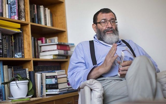 Former Haaretz editor-in-chief David Landau pictured at his home in Jerusalem on September 22, 2014. (Photo credit: Yonatan Sindel/Flash90) Former Haaretz editor-in-chief David Landau pictured at his home in Jerusalem on September 22, 2014. (Photo credit: Yonatan Sindel/Flash90)