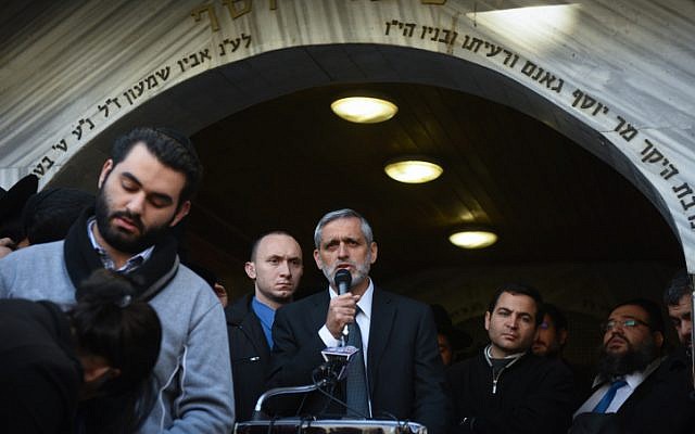 Ha'am Itanu party leader Eli Yishai eulogizes Yoav Hattab on January 13, 2015. (photo credit: Ben Kelmer/Flash90)