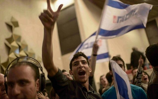 Labor party supporters at the party conference in Shefayim where the Labor primary results were announced, January 14, 2015. (Tomer Neuberg/Flash90)