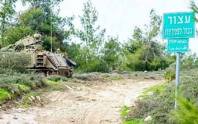 Israeli forces on the northern border (Basal Awidat/Flash90)