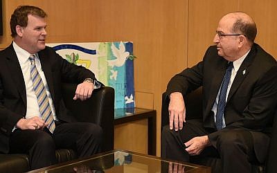 Canada's Foreign Minister John Baird meets with Israeli Minister of Defense Moshe Ya'alon at the Ministry of Defense in Tel Aviv on January 19, 2015. (photo credit: Diana Hananshwili/Ministry of Defense)
