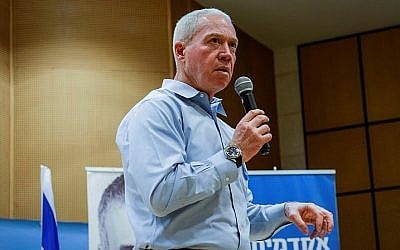 Ex-general and new Kulanu party member Yoav Galant, speaks to students at the Hadassa College in Jerusalem, on January 20, 2015. (photo credit: Danielle Shitrit/Flash90) 