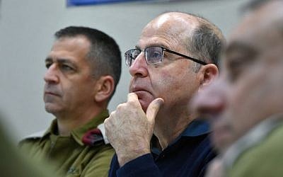Defense Minister Moshe Ya'alon (R) with Northern Command chief Maj.-Gen. Aviv Kochavi during a visit at the Northern Command on January 23, 2015. (Photo credit: Ariel Hermoni/Ministry of Defense)