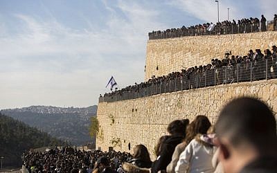 Thousands of people attend the funeral of the four Jewish victims in the Paris kosher market terror attack at Har HaMenuchot cemetery in Jerusalem, on January 13, 2015. (Photo credit: Yonatan Sindel/Flash90) Thousands of people attend the funeral of the four Jewish victims in the Paris kosher market terror attack at Har HaMenuchot cemetery in Jerusalem, on January 13, 2015. (Photo credit: Yonatan Sindel/Flash90)