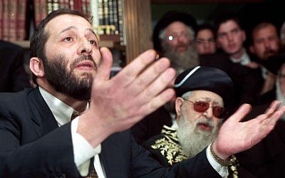 Aryeh Deri and Rabbi Ovadia Yosef, March 17, 1999. (Flash90)