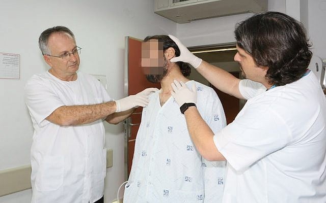 Prof Adi Rachmiel (L.) and Dr Yoav Leiser (R.) with the Syrian patient (Photo credit: RHCC) Prof Adi Rachmiel (L.) and Dr Yoav Leiser (R.) with the Syrian patient (Photo credit: RHCC)