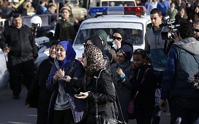 Family members of security forces killed in Sinai on Thursday cry after they received the bodies of their relatives, outside Almaza military airport in Cairo, Egypt, Friday, Jan. 30, 2015. (Photo credit: AP/Hassan Ammar) Family members of security forces killed in Sinai on Thursday cry after they received the bodies of their relatives, outside Almaza military airport in Cairo, Egypt, Friday, Jan. 30, 2015. (Photo credit: AP/Hassan Ammar)