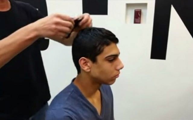 A young man gets fitted for his Magic Kippa. (YouTube screenshot) A young man gets fitted for his Magic Kippa. (YouTube screenshot)