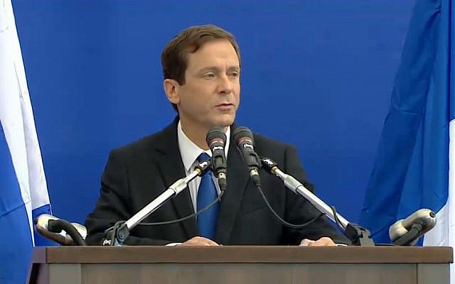 Opposition head MK Isaac Herzog addresses the crowd at the funeral for four French Jews killed in an attack at a kosher supermarket in Paris, on Tuesday, January 13, 2015 (screen capture)