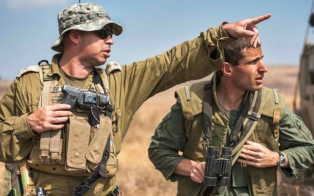 Lt. Col. Razili with an officer in the army's Company and Battalion Commander Course (photo credit: IDF Spokesperson's Unit) Lt. Col. Razili with an officer in the army's Company and Battalion Commander Course (photo credit: IDF Spokesperson's Unit)