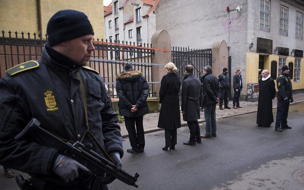 Danish Prime Minister Helle Thorning-Schmidt, third left, and Jewish community leaders pay their respect outside the synagogue Krystalgade in Copenhagen, on February 15, 2015. (photo credit: AFP/Odd Andersen)
