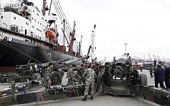 Lebanese soldiers stand next to M198 155mm howitzers upon the arrival of a shipment of US weapons at the Beirut port on February 8, 2015. (photo credit: AFP PHOTO / ANWAR AMRO)