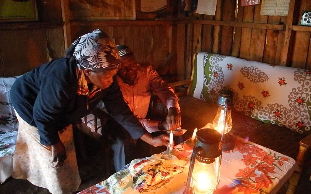 Yosef Njogu and his wife Ruth prepare the candles before Shabbat in their home in Kasuku, Kenya on January 23, 2015. (Melanie Lidman/Times of Israel)