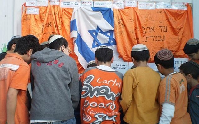 Children mark Gush Katif Day at a school in Elad (photo credit: courtesy/Friends of Gush Katif)
