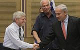 State Comptroller Yosef Shapira (left) shakes hands with Prime Minister Benjamin Netanyahu (right) in December 2012. (Miriam Alster/Flash90)