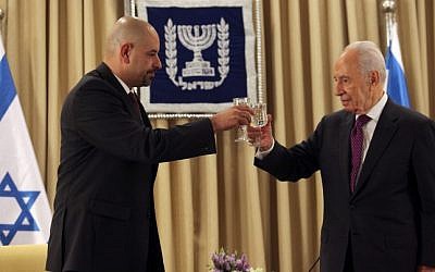 Walid Obeidat (L), the Jordanian ambassador to Israel, toasts with Shimon Peres, at the time the president of Israel, at Obeidat's welcoming ceremony held at the President's residence in Jerusalem. October 17, 2012. (photo credit: Yoav Ari Dudkevitch/FLASH90)