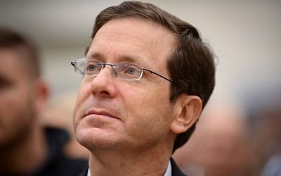 Isaac Herzog, leader of Zionist Camp Party, attends an election campaign meeting on January 18, 2015, in Kfar Haim. (Photo credit: Gili Yaari / FLASH90) 