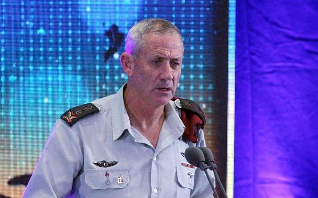 Former IDF Chief of Staff Benny Gantz speaks during a decorations and citations ceremony at the Palmachim Airbase on Feb 2, 2015. (photo credit: Flash90) 