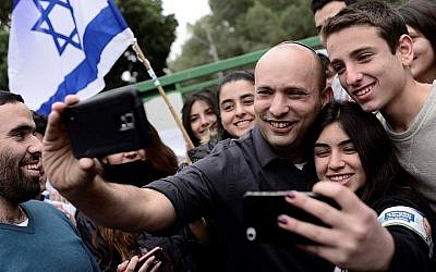 Jewish Home leader Naftali Bennett, seen with students at the Blich high school in Ramat Gan on February 12, 2015. (photo credit" Tomer Neuberg/FLASH90) 