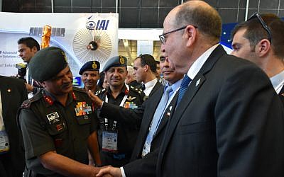Moshe Ya'alon at a defense expo in Bangaluru, India, on February 18, 2015. (Photo credit: Ariel Hermoni/Defense Ministry)
