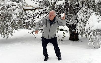 President Reuven Rivlin plays with his grandchildren in his snow-covered garden at the President's residence in Jerusalem after a snow storm hit the capital. February 20, 2015 (Photo credit: Haim Zach/GPO)