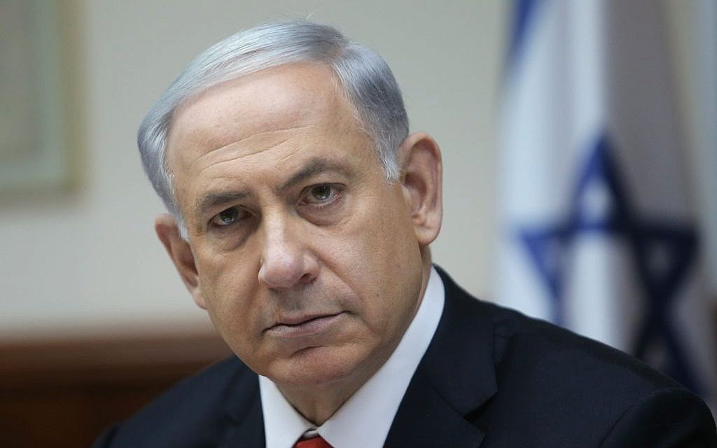 Prime Minister Benjamin Netanyahu leads the weekly cabinet meeting in Jerusalem on February 22, 2015. (Photo credit: Alex Kolomoisky/POOL)