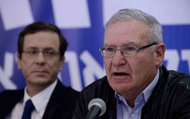 Zionist Union head Isaac Herzog (L) and Amos Yadlin at a press conference launching the party's political campaign in Russian, February 22, 2015. (Tomer Neuberg/Flash90)
